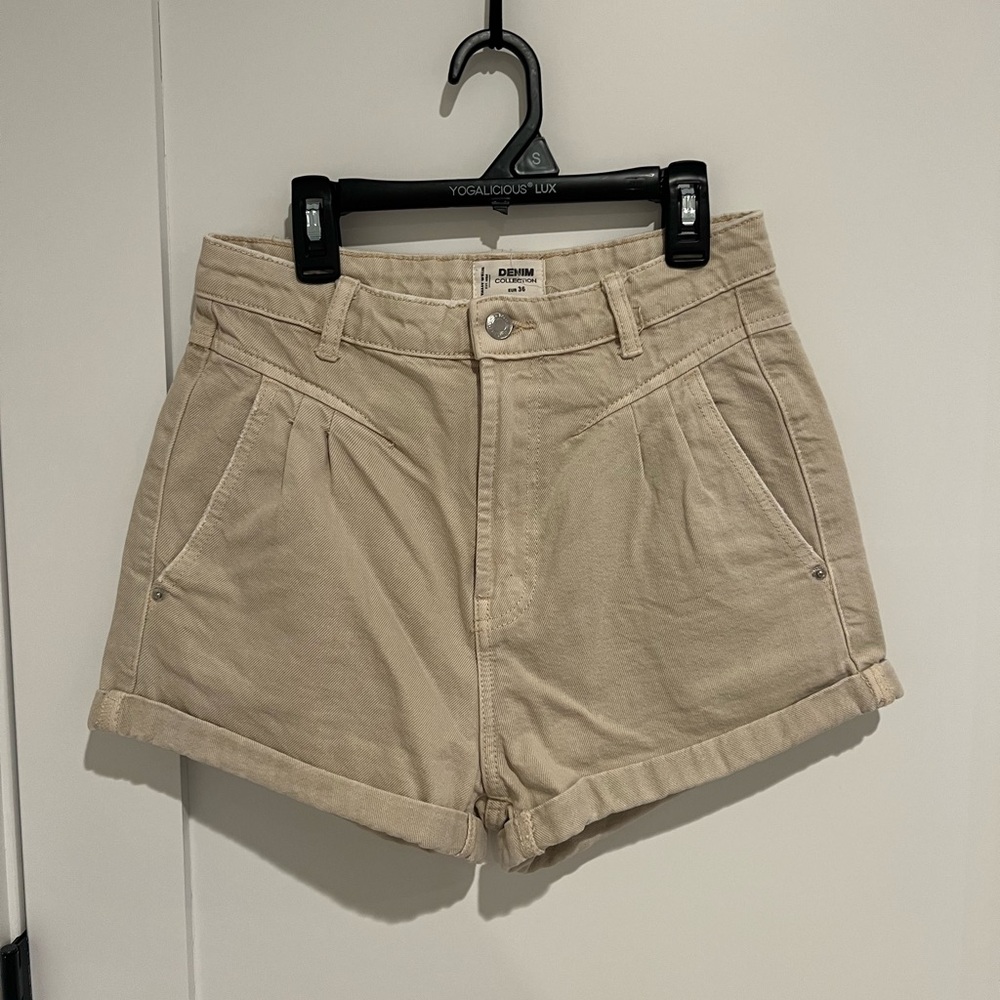 beige shorts